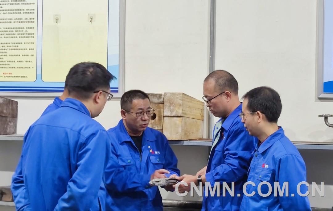 爐火照亮創新路——記全國機械冶金建材行業“示范性創新工作室”李恒江創新工作室
